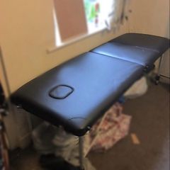 massage table