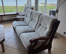 Sofa + 2 armchairs.