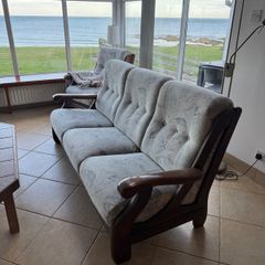 Sofa + 2 armchairs.