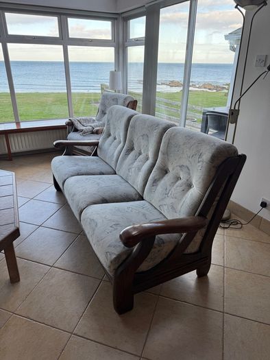 Sofa + 2 armchairs.