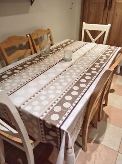 table and chairs heavy table and chairs