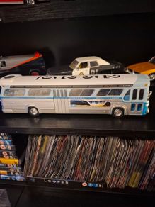 Model Bus