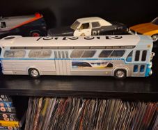 Model Bus