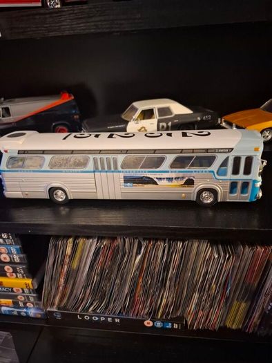 Model Bus