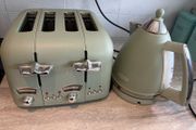 DeLonghi Toaster and Kettle Set Sage Green