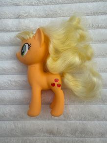 My Little Pony G4 Friendship Is Magic Applejack approx. 6 Her hair in some kind of glue Used Please see pictures