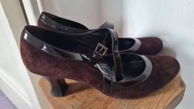 ladies healed  brown shoes size 7