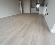 Floor/floor fitter