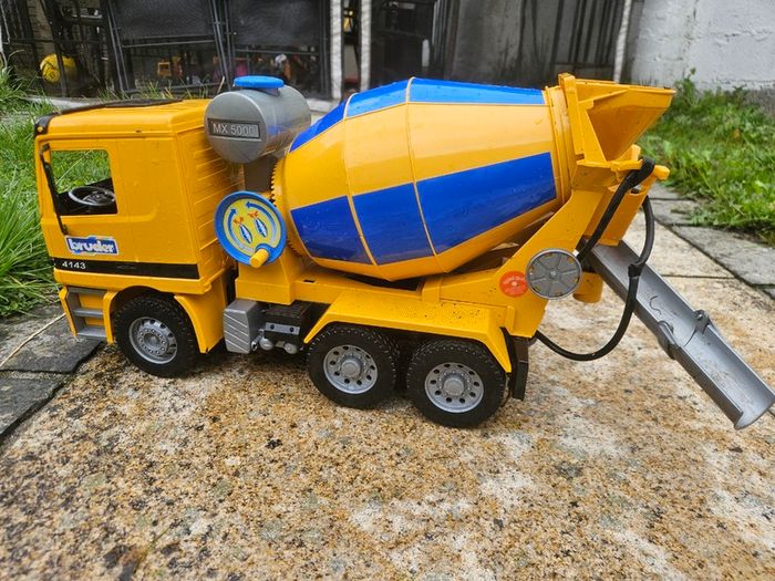 Bruder Mercedes Actros TGA Cement Mixer