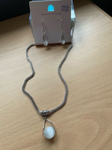 Lovely Necklace plus matching Earrings