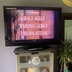 32 inch tv with built in dvd player and hdmi. Working perfectly, 70 euro Ono collection courtown