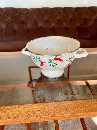 Vintage Pretty Rayware Metal Kitchen Sieve Enamelware Drainer