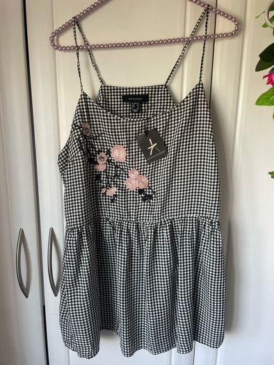 top Bnwt black & white peplum top size 12
