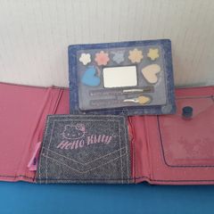 New wallet Hello Kitty with eye shadow tag attached