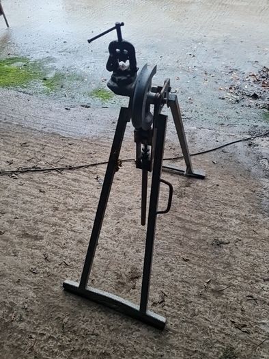 Antique pipe cutter