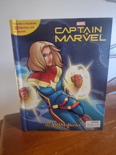 Captain Marvel My Busy Books - Storybook, 10 figurines, playmat,
