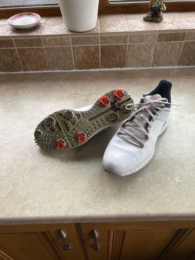 golf shoes