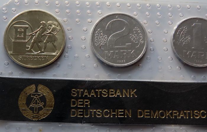 Rare East Germany DDR 1988 UNC Mint Coins set & Struck medal