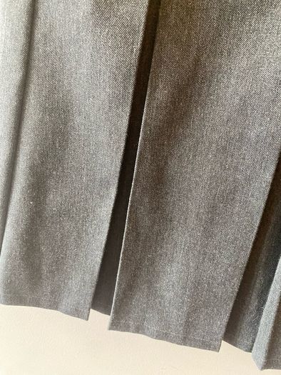 M&S grey skirt (as new) age 8-9