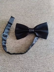 Bow Tie black adjustable in excellent condition adult size FREE STANDARD POSTAGE INCLUDED