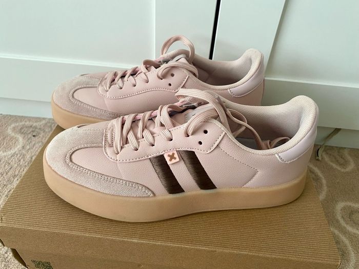 Ladies trainers