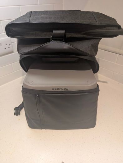 EcoFlow RIVER 2 Pro portable power station 768Wh + EcoFlow backpack, mint