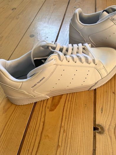Adidas court Tourino