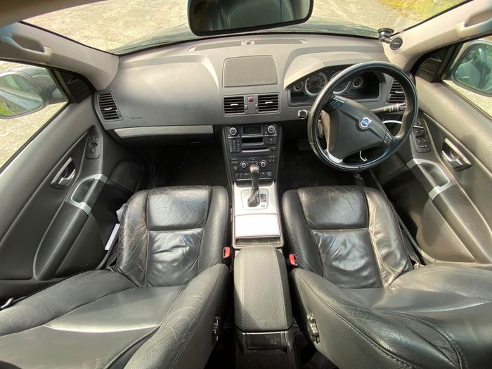 2012 VOLVO xc90 breaking for parts