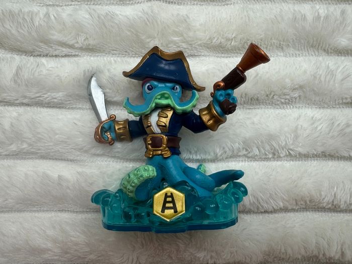 Skylanders Swap Force Figure Wash Buckler Used Please look at the pictures