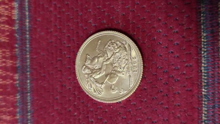 gold sovereign 1965 UNC