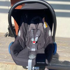 Maxi cosi cabriofix infant car seat and Easyfix isofix base bundle
