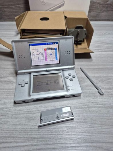 Boxed Nintendo DS Lite Silver - Very Good Condition - 3 Game Official Charger
