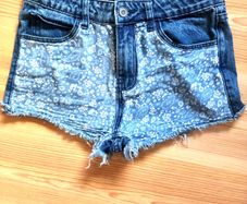 Cool print denim shorts