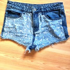 Cool print denim shorts