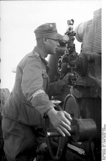 Ww2 artillery sight flak 88 and traversing crank for the German flak