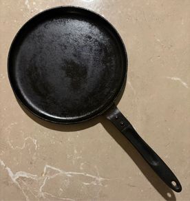 Vintage crepe AC cast iron pan