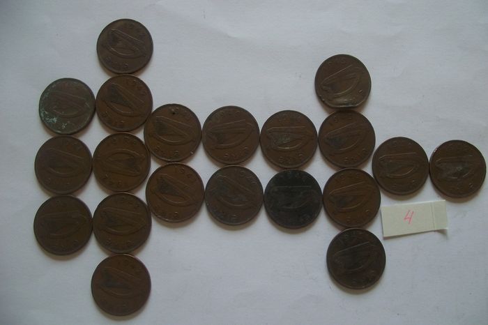 Irish coins. 20 pieces @1D from years (1941-1952)
