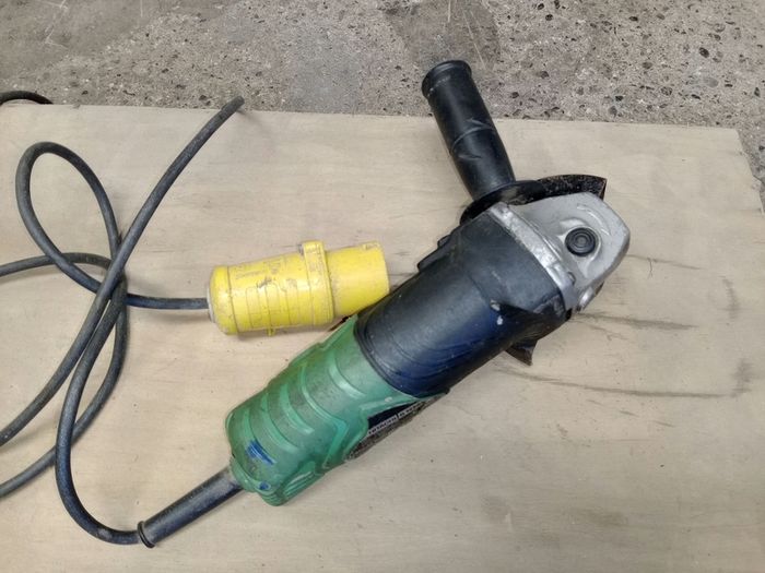 110v  Hitachi  9" grinder
