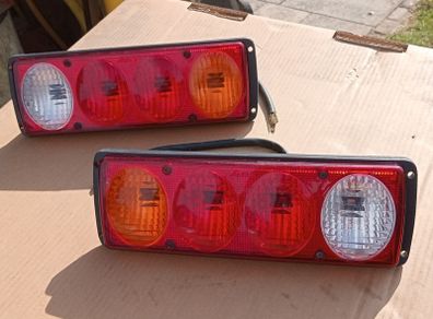 Universal 4-Chamber 12V Rear Tail Light Clusters