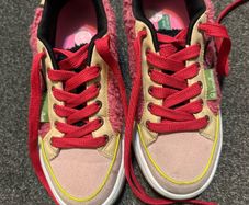 Benetton trainers - size 5