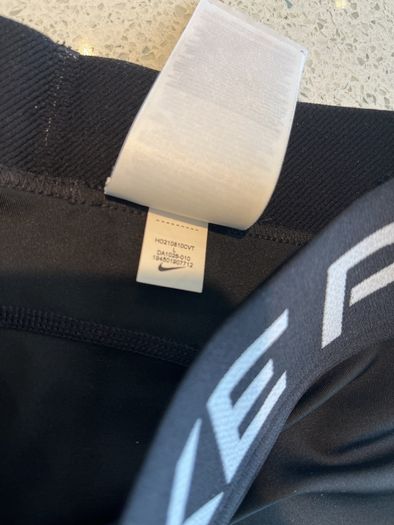 NIKE PRO Girls Black Leggings - 3/4 Capri Length- Size L