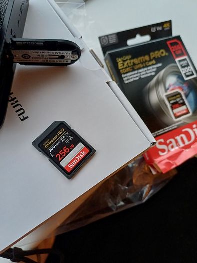Fujifilm X Half - Black | with SD Card