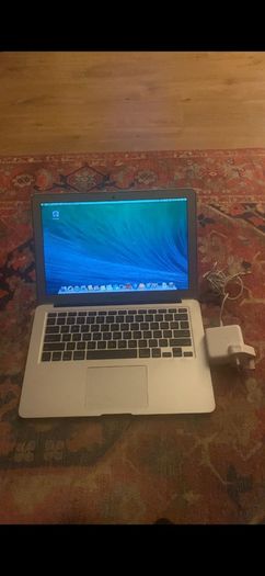 Apple MacBook Air 13" A1466 - Charger included - 4GB + 128GB - Great Battery - Great Condition - Ready for Fast selling
