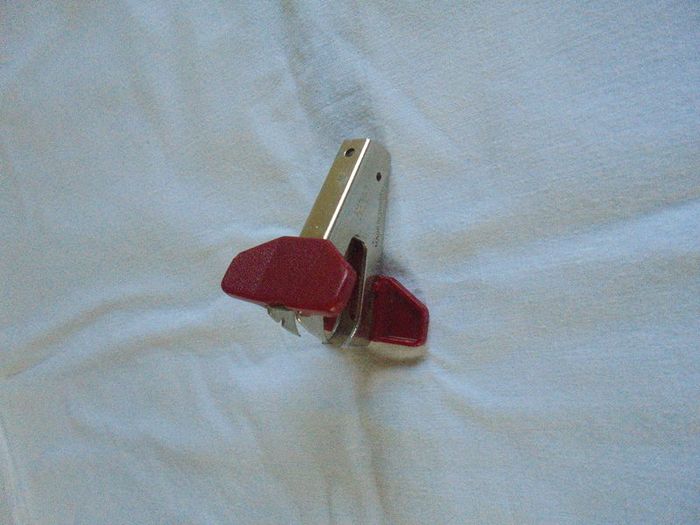Wine Coloured Staple Remover for Sale