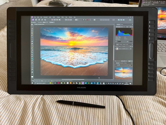 Huion KAMVAS GT-221 PRO HD graphics tablet