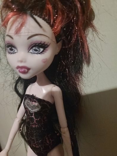 Monster High Dracula Doll Heart on cheek