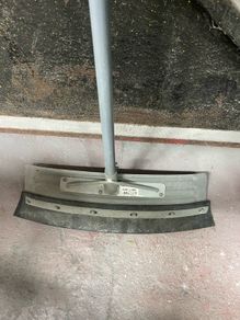Floor squeegee