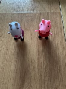 Peppa Pig and Suzy Sheep Figurines