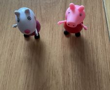 Peppa Pig and Suzy Sheep Figurines