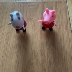 Peppa Pig and Suzy Sheep Figurines